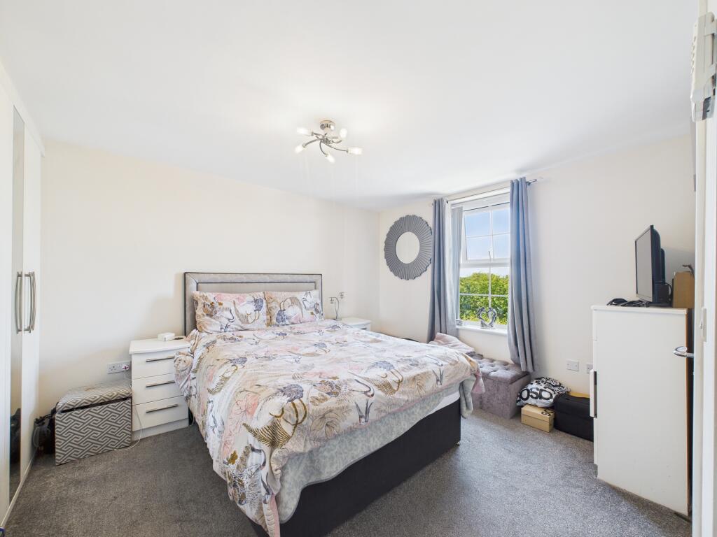 CAM03674G0-PR0564-STILL005