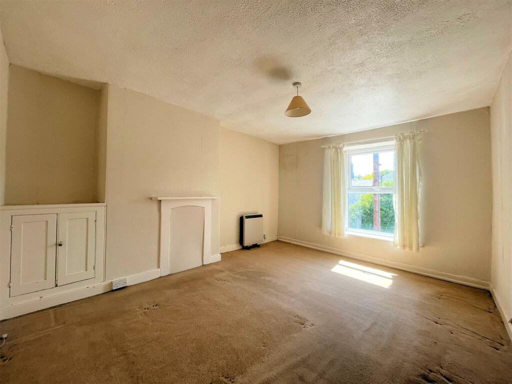 Bedroom 2 .jpg