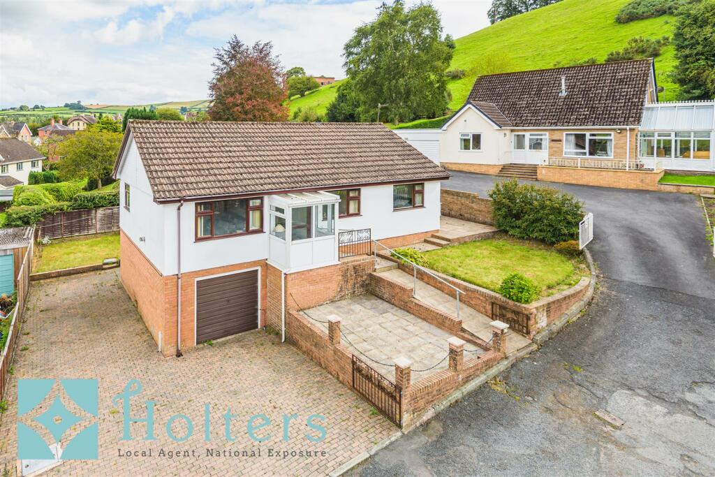 16 Underhill Crescent, Knighton - CROPPPED.jpg