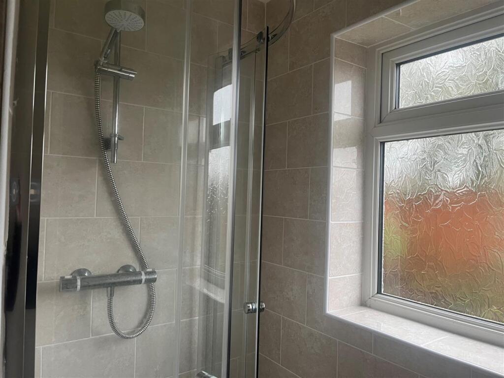 11 Church View shower.jpg