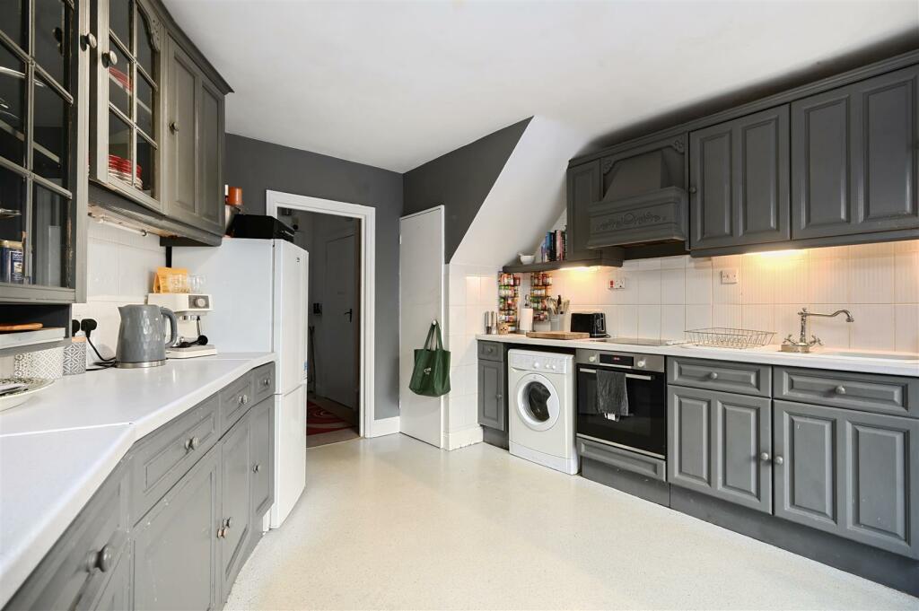 6 Westwell court tn30 (16).jpg