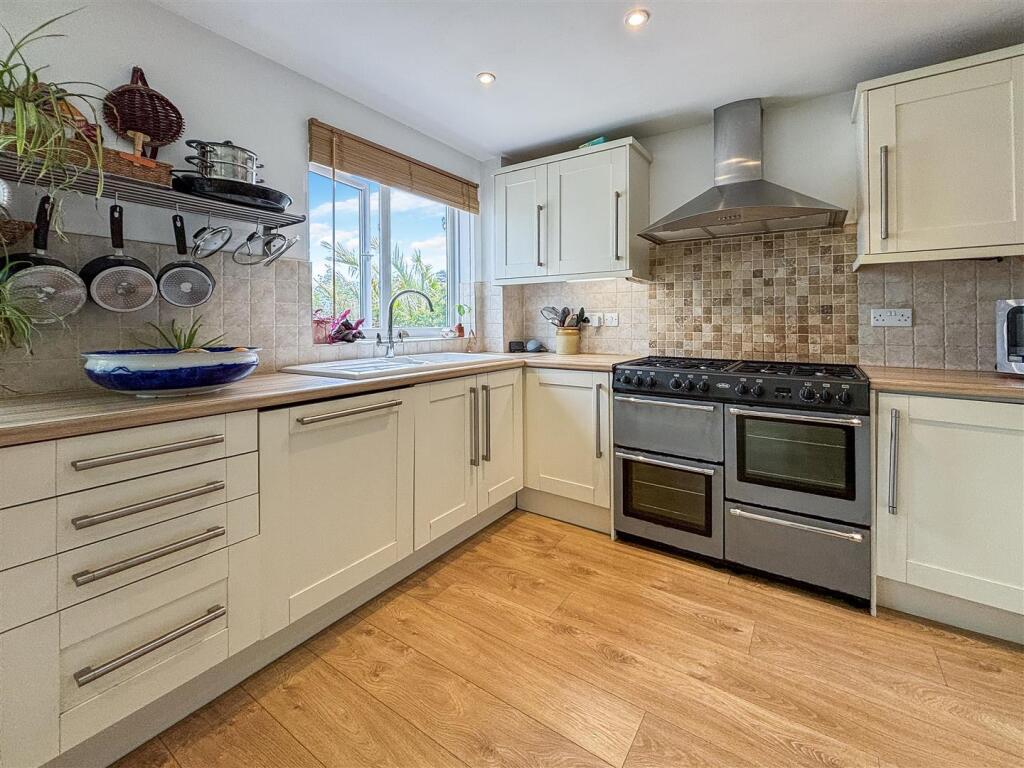 Kitchen Alt.jpg