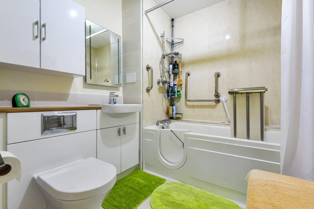 En-Suite Bathroom