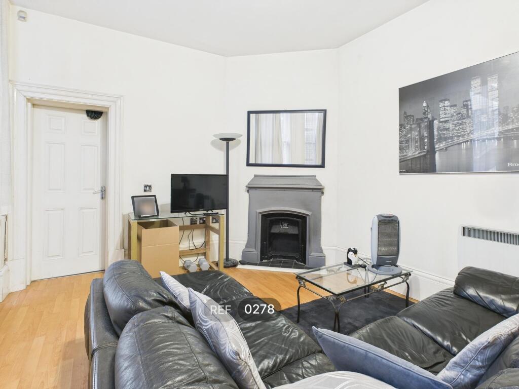 Kitchen &amp; Living area