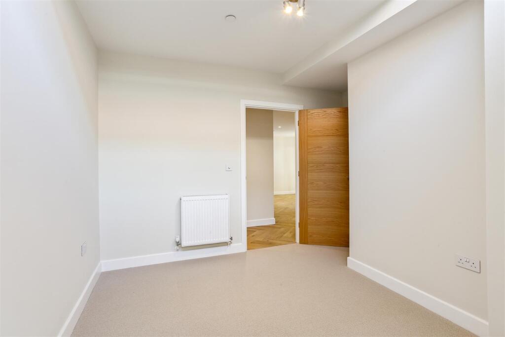 1469541018 - Campbell House, High Steet, KT1724.jp