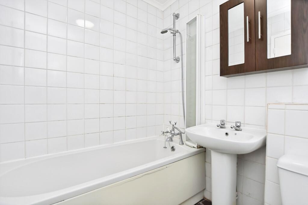 98d32313-Bathroom