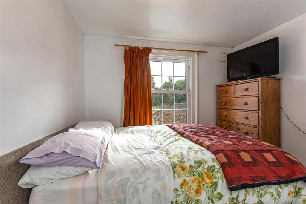 16 Morrow Gardens Melrose 25.JPG