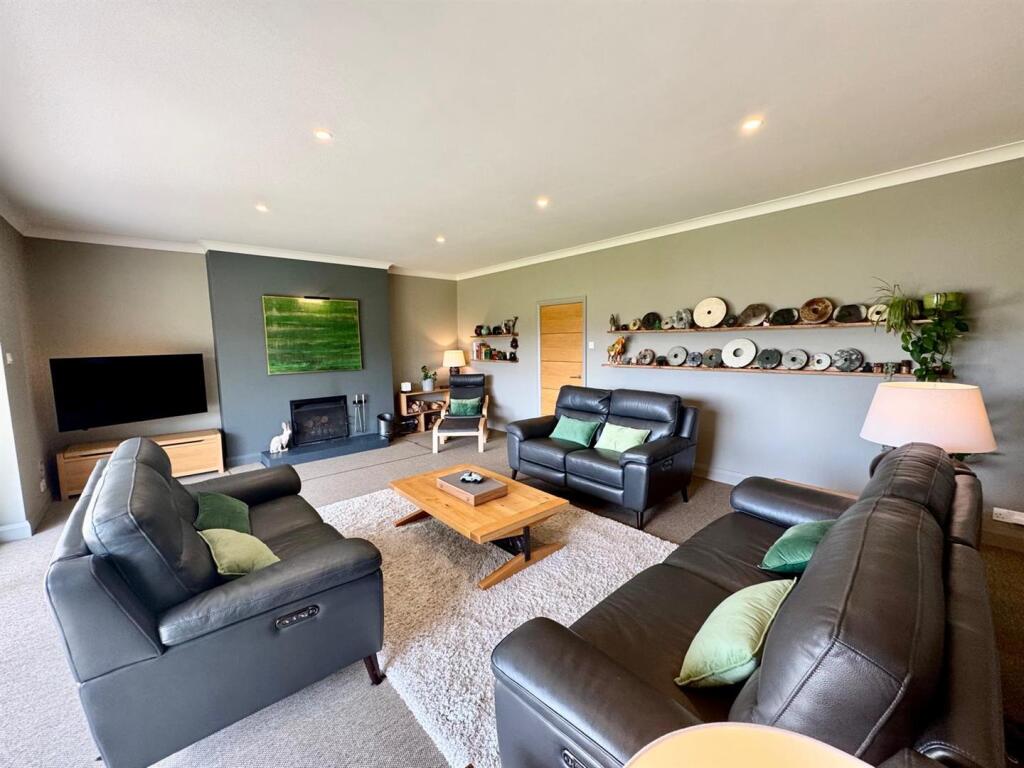 PHOTO-2025-04-22-22-49-07 (2).jpg