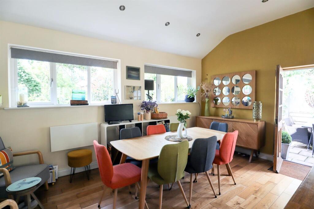 Dining area.jpg