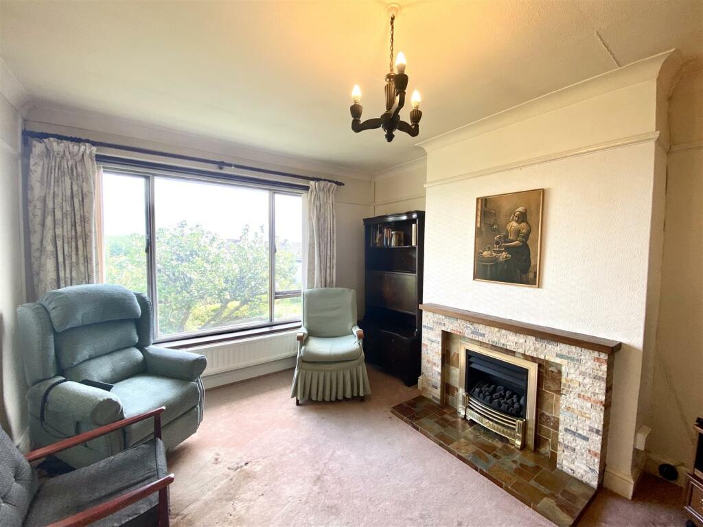DINING ROOM/SNUG