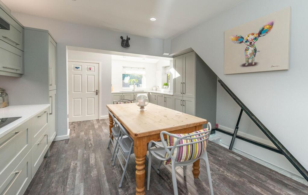 KITCHEN DINER AND LOUNGE
