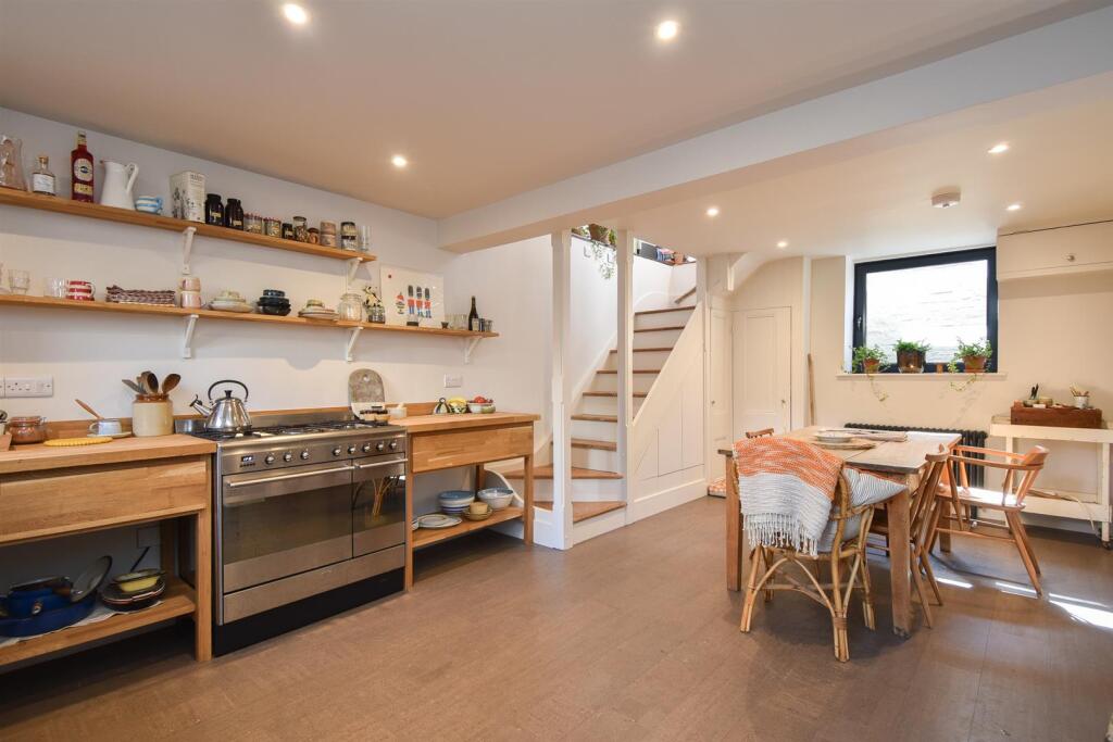 Eat-in kitchen