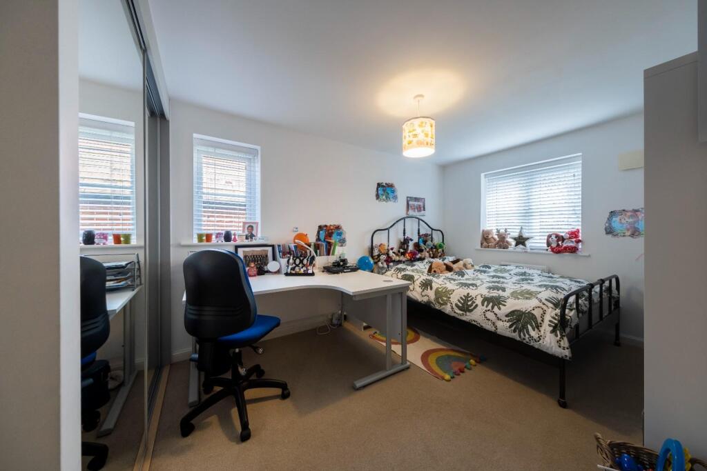 15 Holcroft Drive-025.JPG