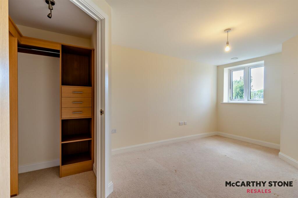 Double Bedroom: