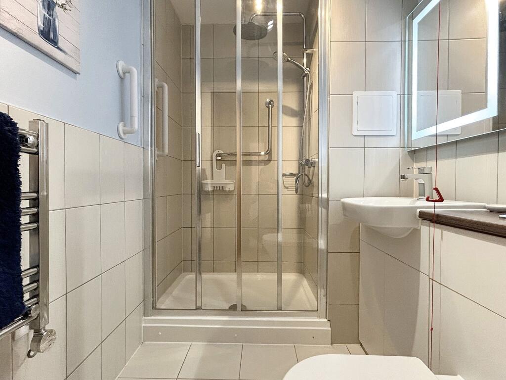 SHOWER ROOM