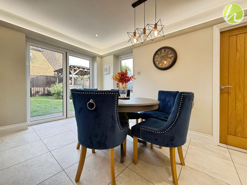 Kitchen/ Dining Room