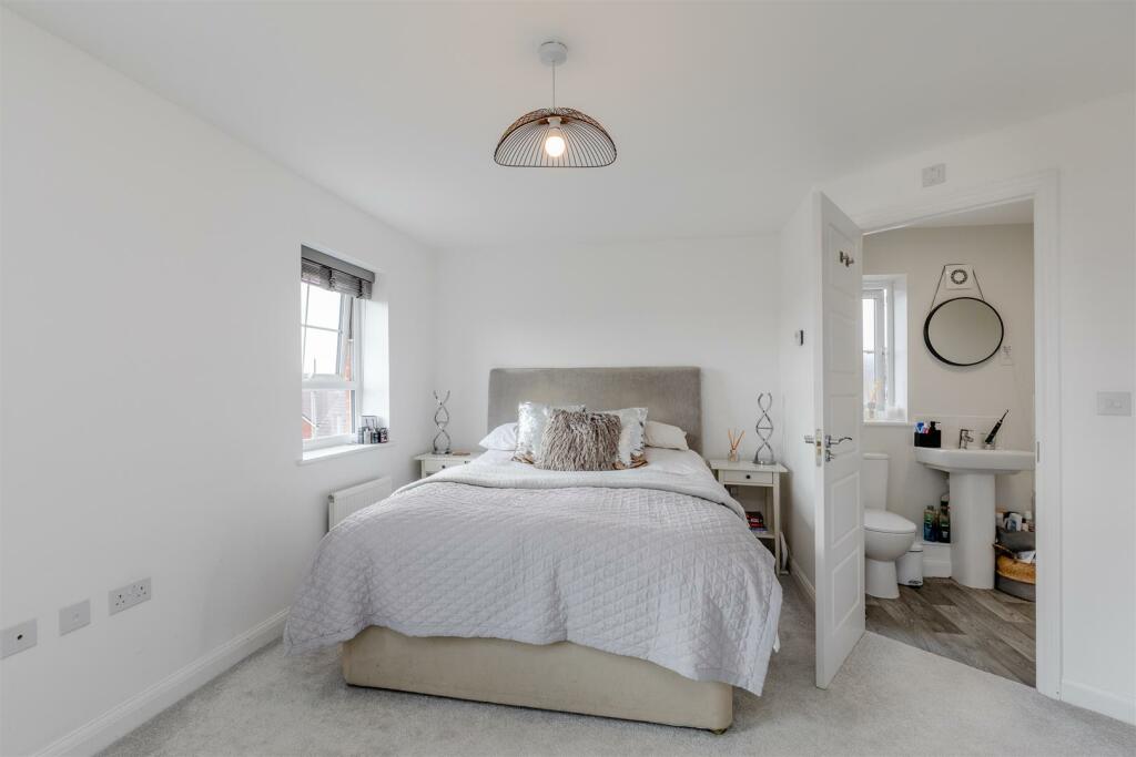 Long Leaze Road, Patchway Bed 3.jpg