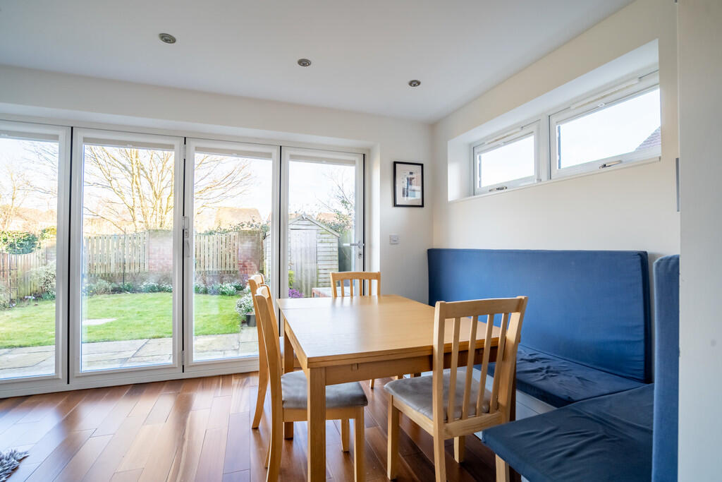 dorrington close_...