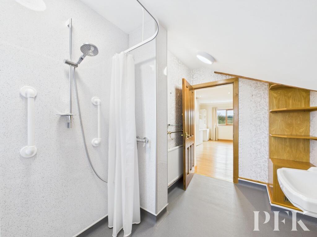Principal Suite - En Suite Bathroom