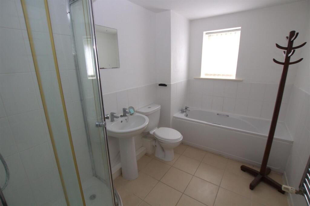 willows bathroom .jpg