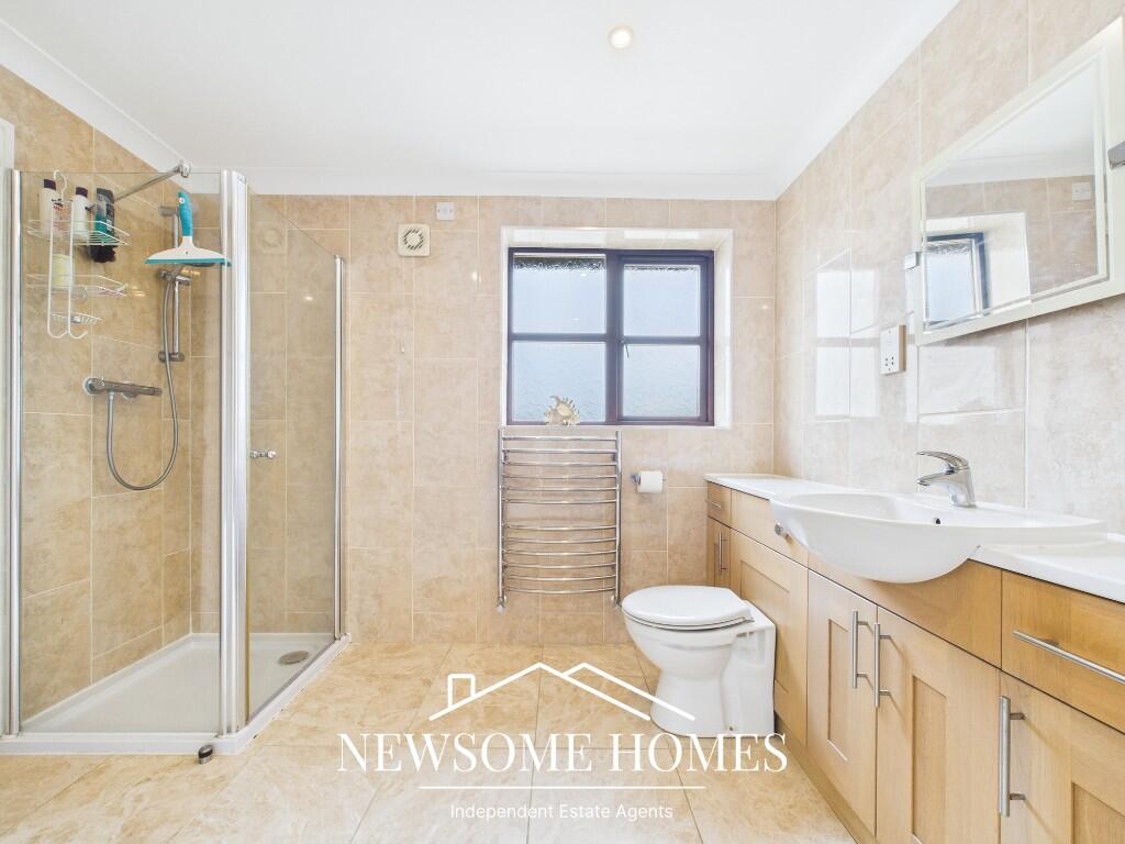 Bath/Shower Room