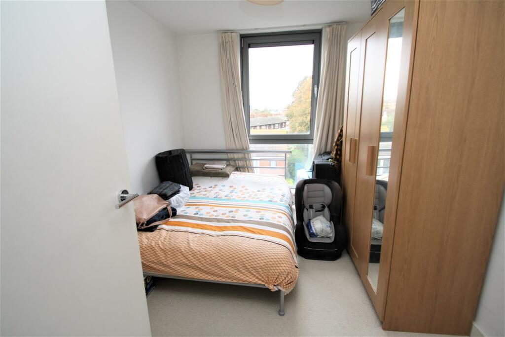 Bedroom2 (2).JPG