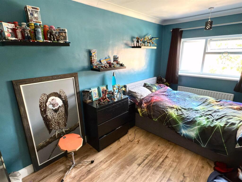Bed 2.jpg