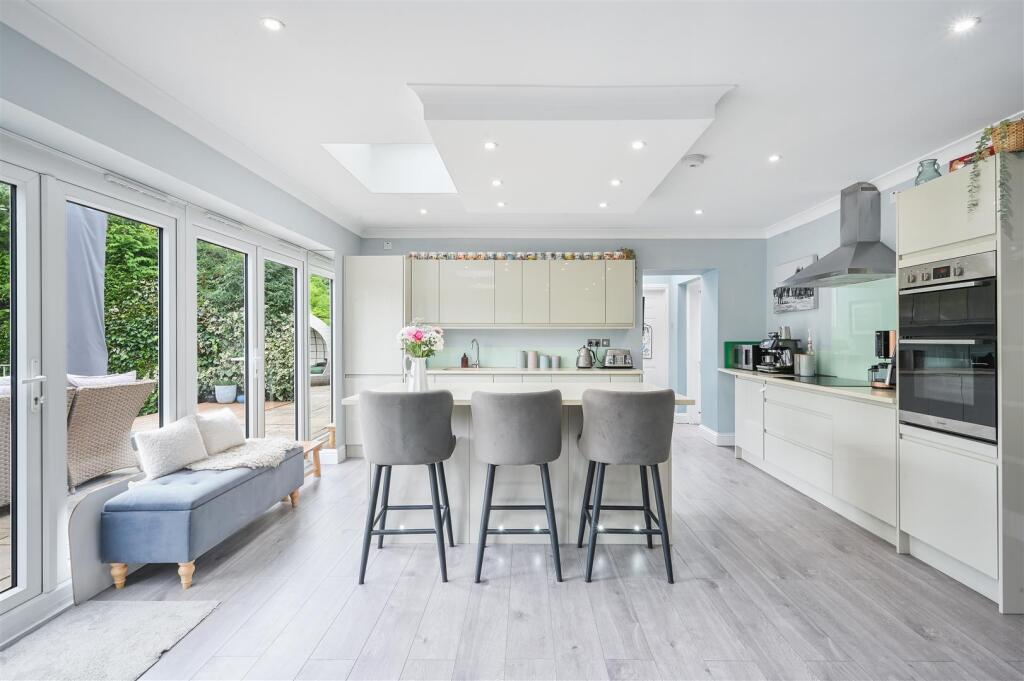 NORTH VIEW CRESCENT,  (4).jpg