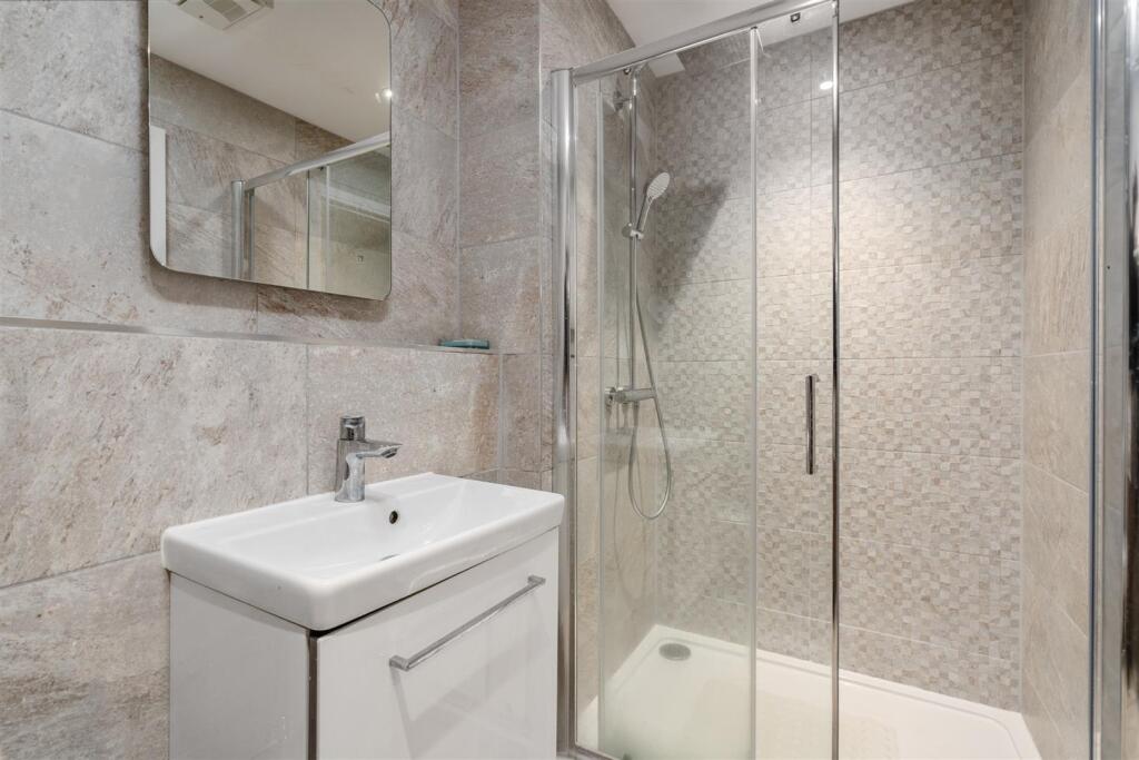 Apt 1 Fairway Lawns Solihull_10.jpg