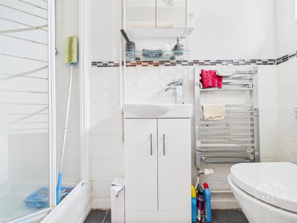 ENSUITE SHOWER ROOM