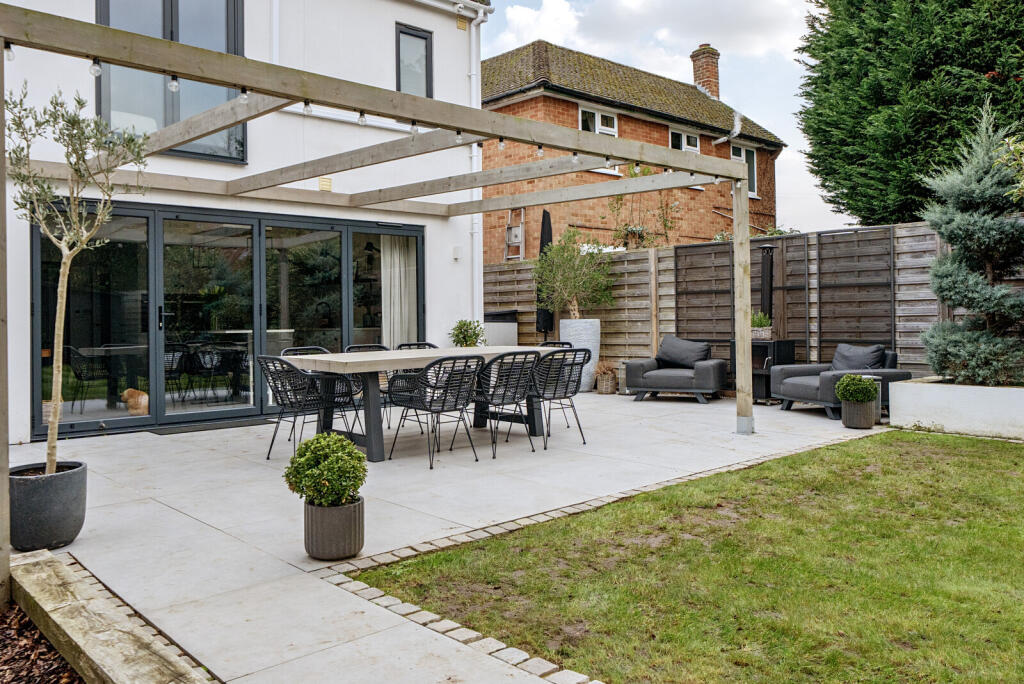 1383560-5-691f30b...