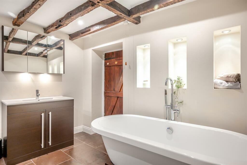 8582263-interior26.jpg