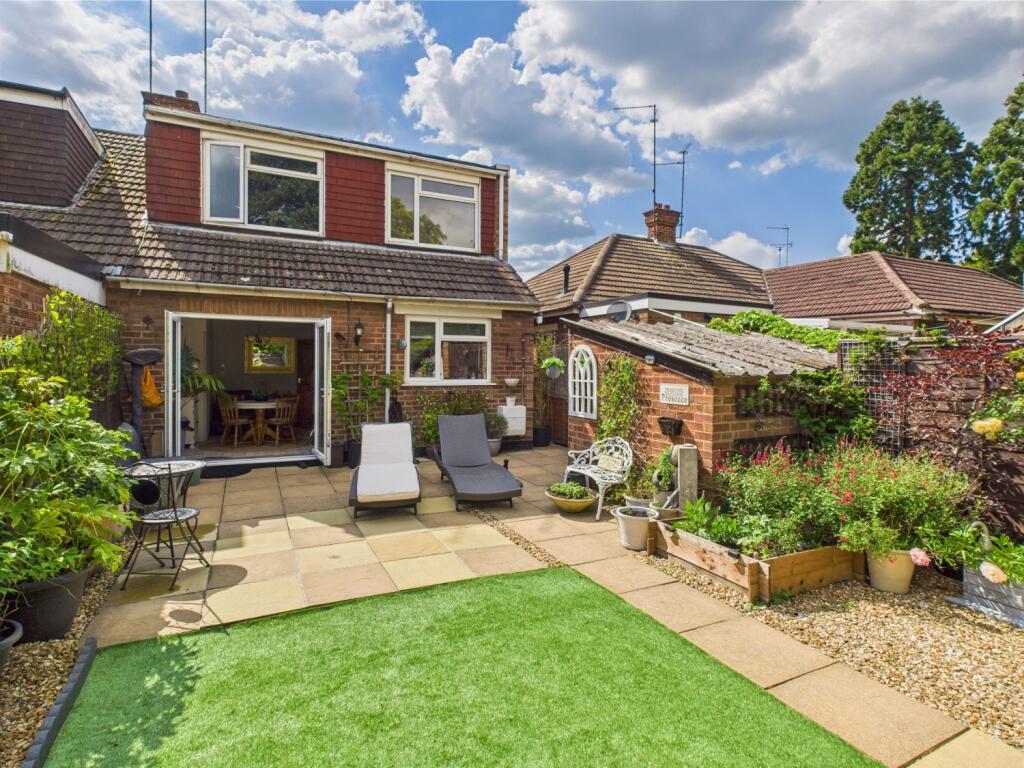 24. CAM04922G0-PR0020-STILL025