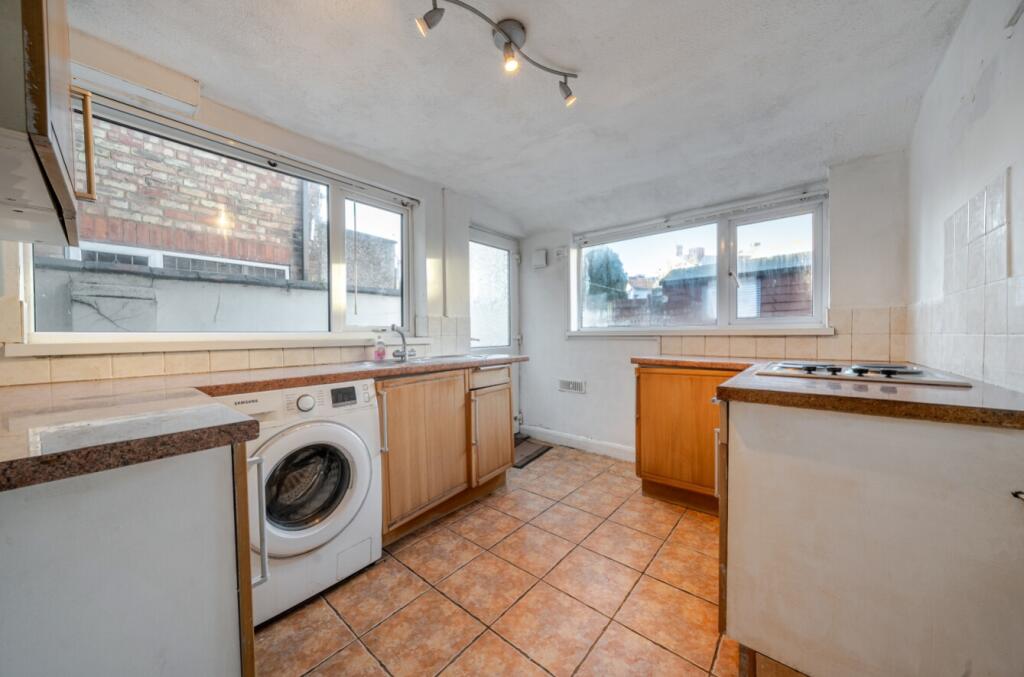 1387070-7-693046dc023aa