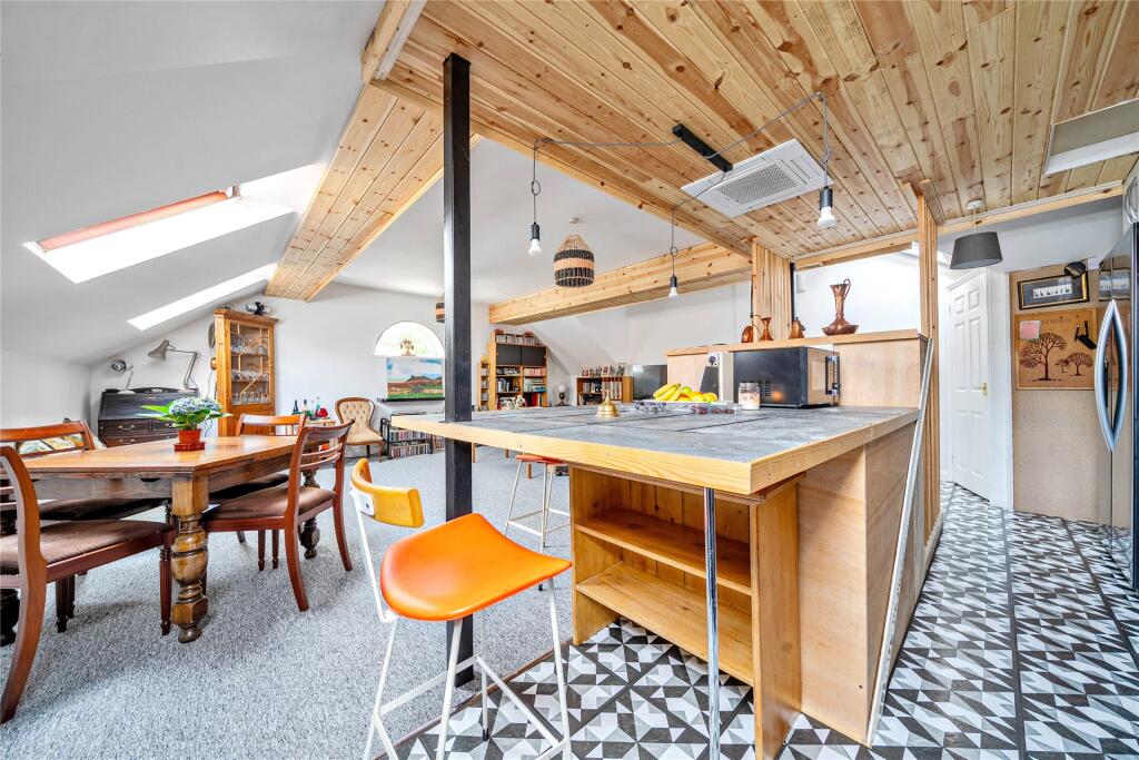 Kitchen/Dining Area
