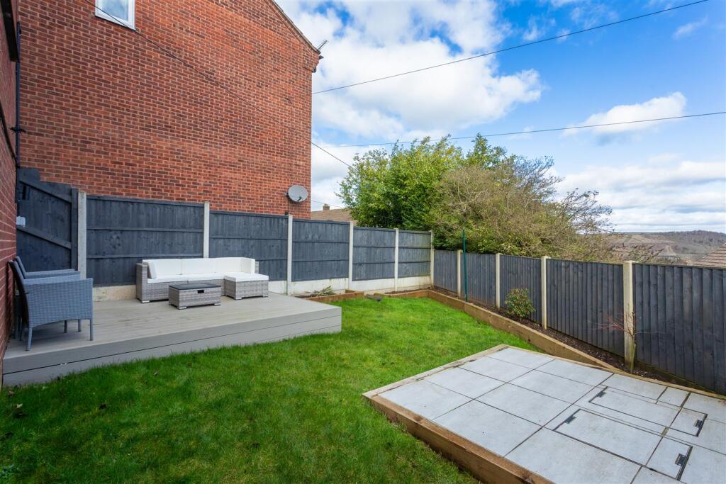 1 Redcar Close, Gedling, NG4 4EW-0004-External.jpg