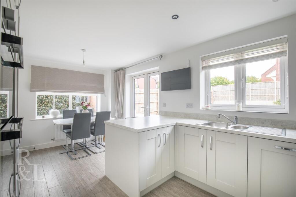 1, Hawksbeard Close  (10).jpg