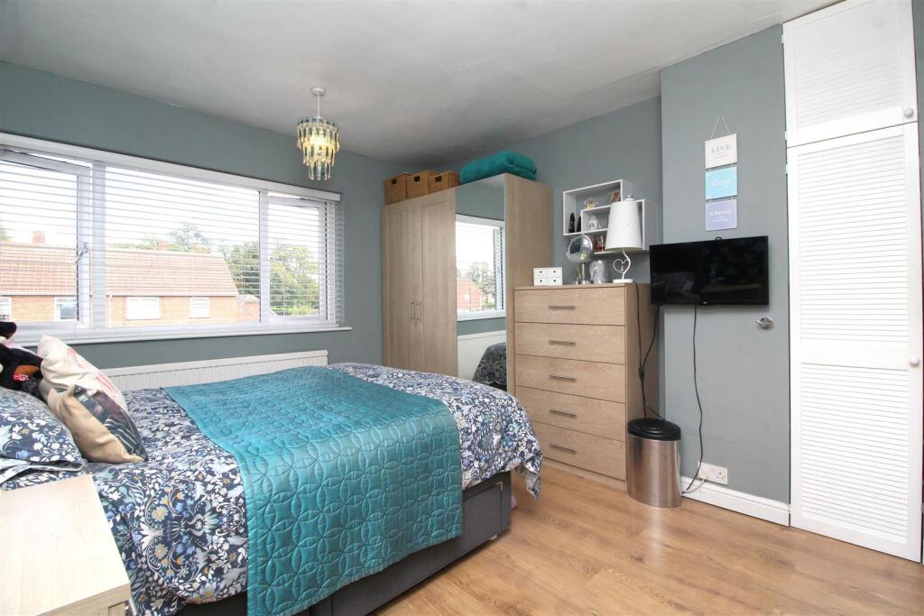 bedroom 1 .JPG