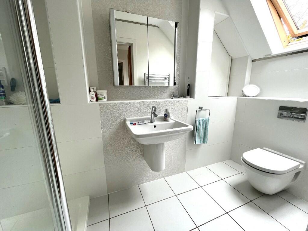 En-suite (bed 1)