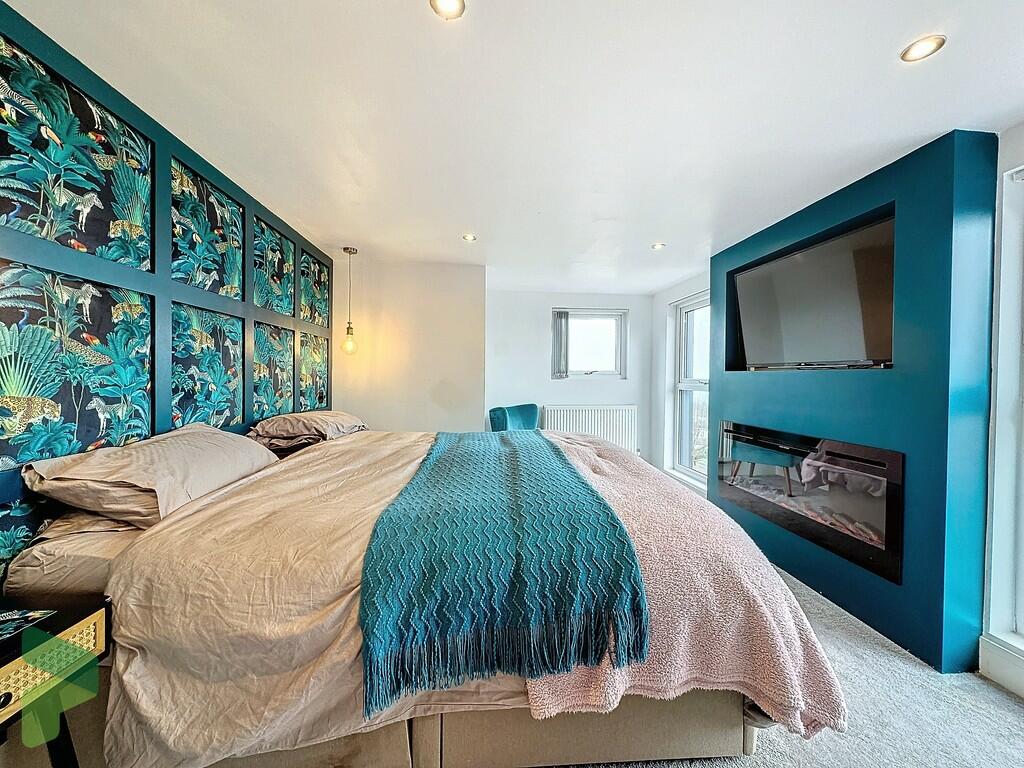 Main bedroom 2nd ...