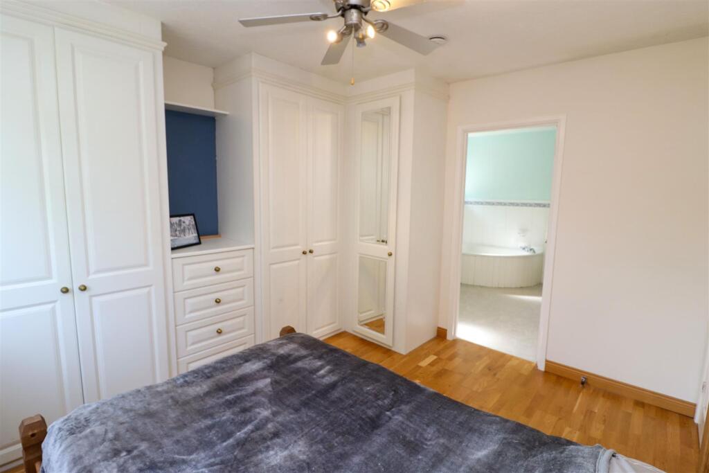 Bedroom 2 (Door To Jack &#39;n&#39; Jill Bathroom