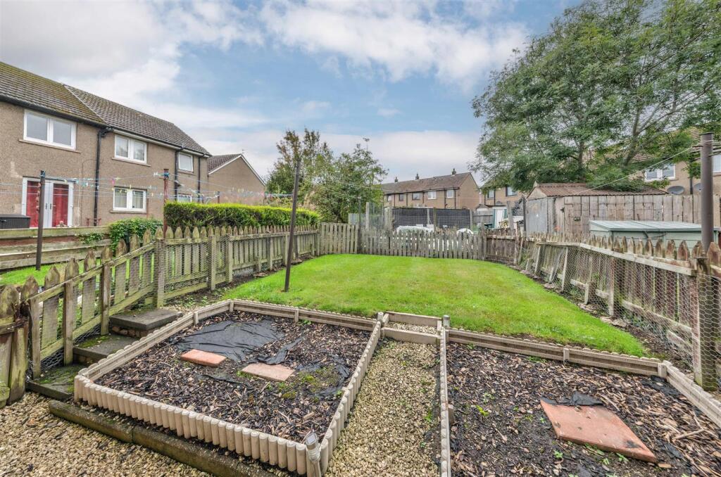 28 Emmock Place Dundee RENTAL-10.JPG