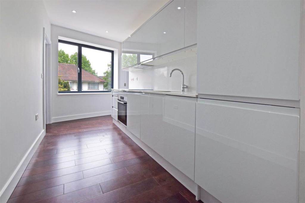Kitchen 2.jpg