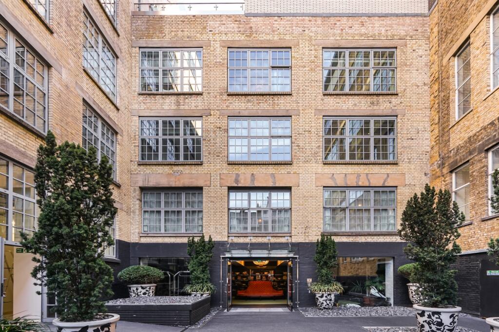 34 The Regent Lof...