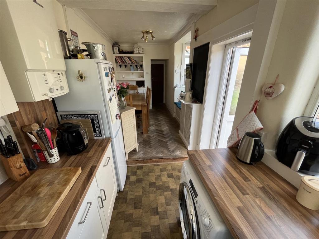 Breakfast Kitchen Aspect 4.jpg