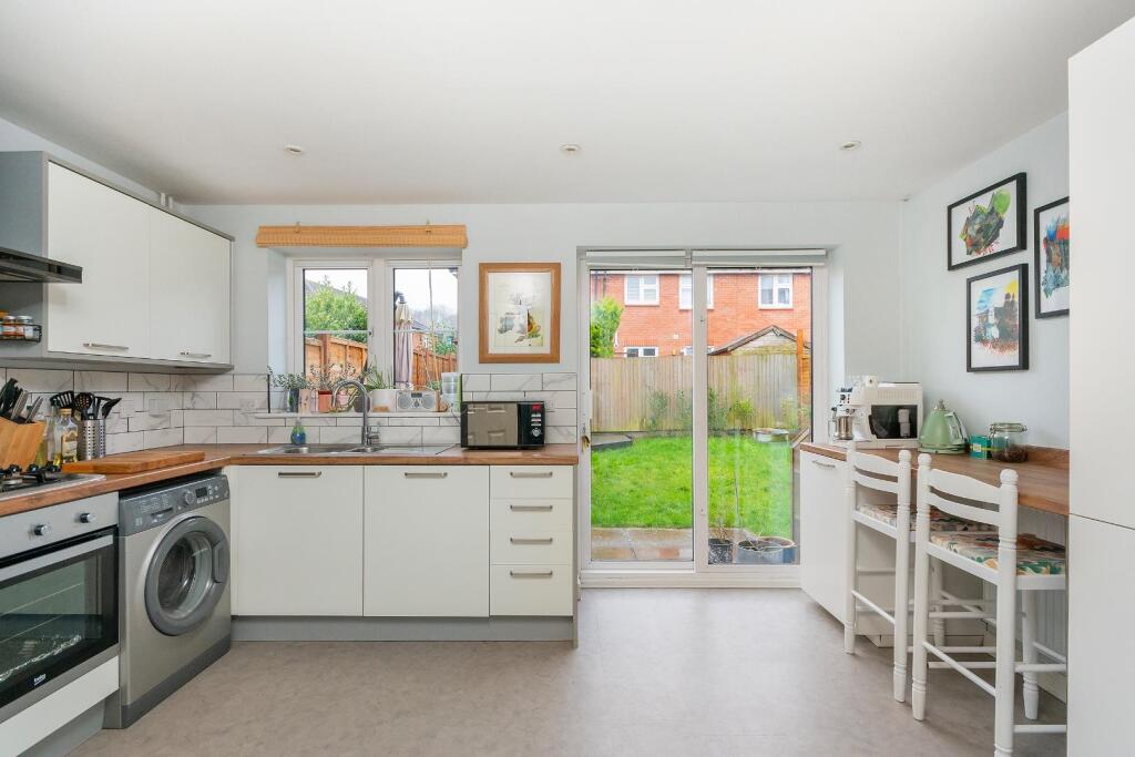 0T3RAN - Kitchen C.jpg