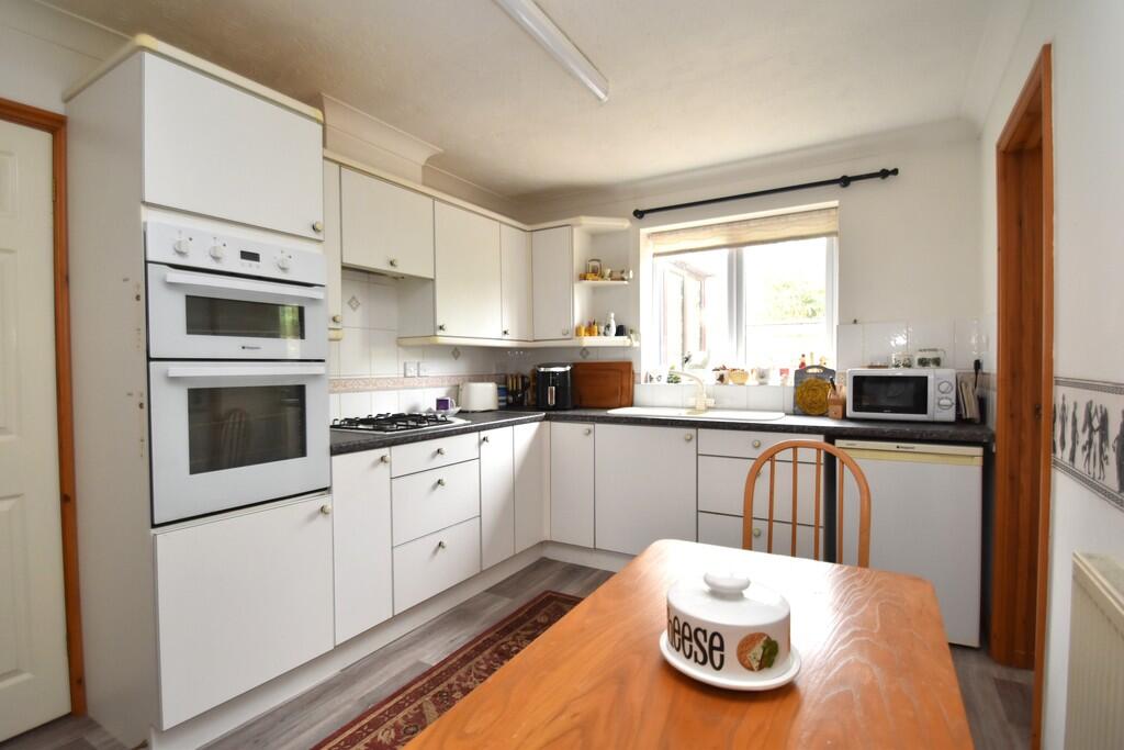 Kitchen/Breakfast...