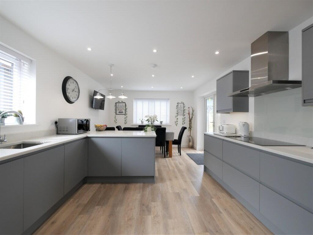 KITCHEN DINER3