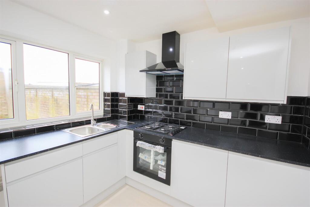 kitchen 1.JPG