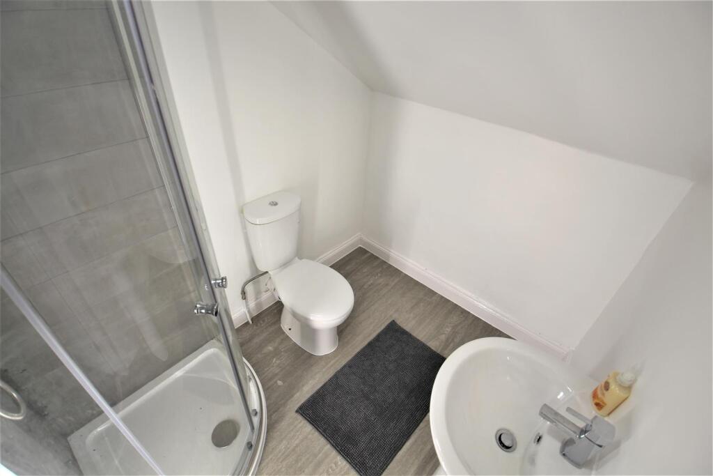 Ensuite Room 7.JPG